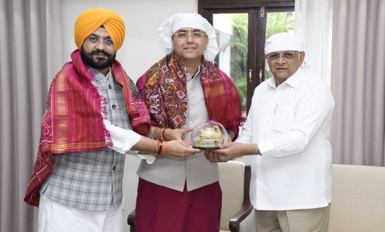 अमन अरोड़ा और सोंद ने श्री गुरु तेग बहादुर जी की 350वीं शहीदी वर्षगांठ के लिए गुजरात के मुख्यमंत्री को निमंत्रण दिया