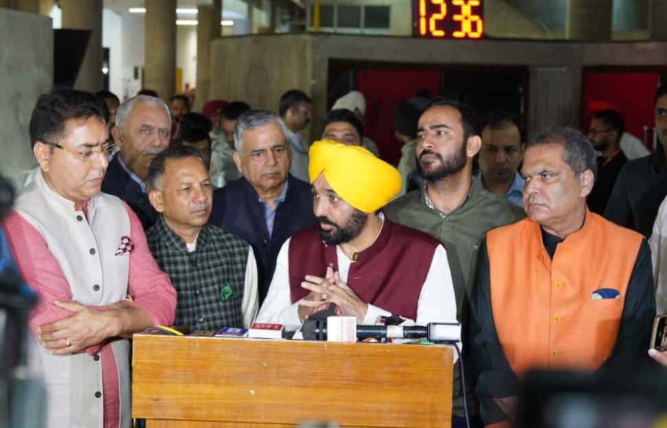 पंजाब के मुख्यमंत्री भगवंत सिंह मान ने सीजेआई पर जूते फेंकने की कोशिश की निंदा की, कहा यह भाजपा की सुप्रीम कोर्ट विरोधी मानसिकता का प्रतिबिंब है