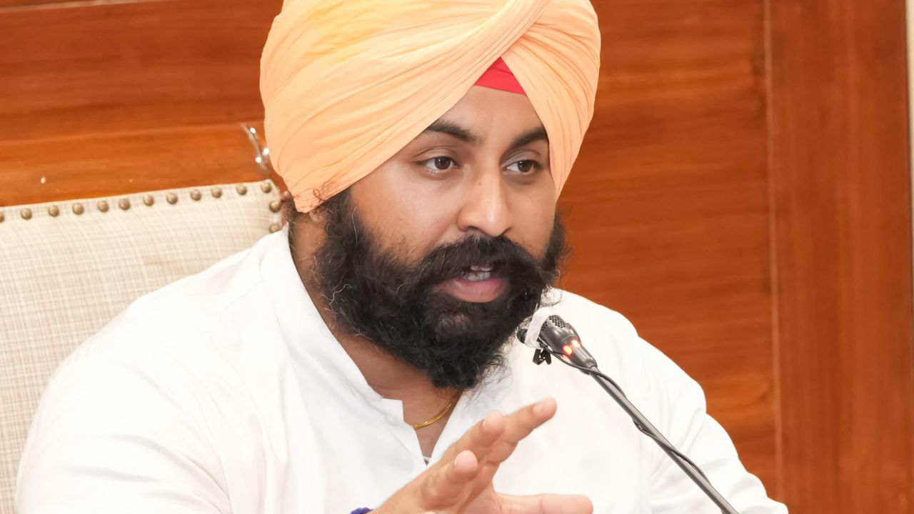 युवाओं को अपनी जड़ों से जोड़ेगी पंजाब सरकार; गुरु साहिब के बलिदान से प्रेरणा लेगी युवा पीढ़ी 12 युवाओं को अपनी जड़ों से जोड़ेगी पंजाब सरकार; गुरु साहिब के बलिदान से प्रेरणा लेगी युवा पीढ़ी