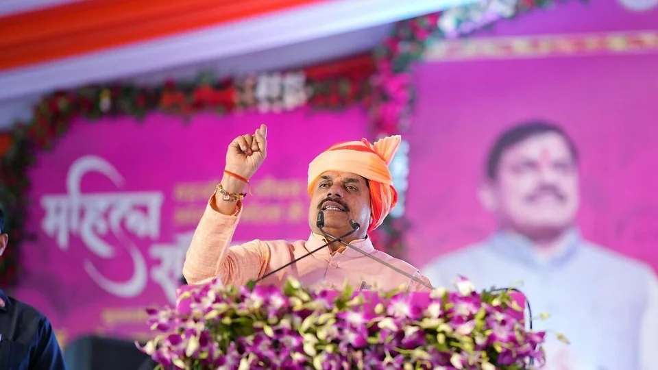 भाईदूज पर मुख्यमंत्री मोहन यादव का बड़ा तोहफा: लाड़ली बहना योजना में मासिक राशि हुई बढ़ोतरी, अब मिलेगा 1500 रुपये 12 भाईदूज पर मुख्यमंत्री मोहन यादव का बड़ा तोहफा: लाड़ली बहना योजना में मासिक राशि हुई बढ़ोतरी, अब मिलेगा 1500 रुपये