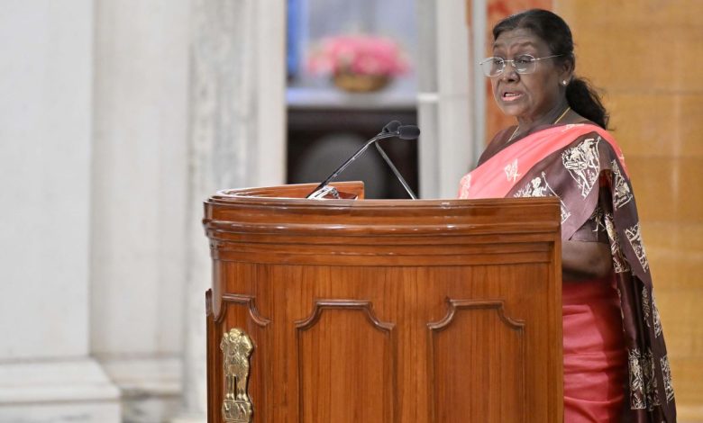 65वें राष्ट्रीय रक्षा कॉलेज पाठ्यक्रम के संकाय और पाठ्यक्रम सदस्यों ने राष्ट्रपति श्रीमती द्रौपदी मुर्मु से भेंट की