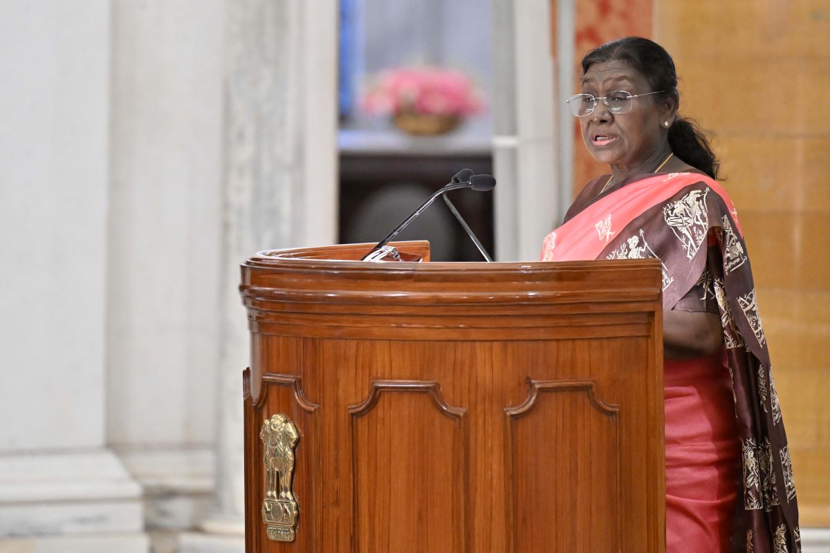 65वें राष्ट्रीय रक्षा कॉलेज पाठ्यक्रम के संकाय और पाठ्यक्रम सदस्यों ने राष्ट्रपति श्रीमती द्रौपदी मुर्मु से भेंट की 12 65वें राष्ट्रीय रक्षा कॉलेज पाठ्यक्रम के संकाय और पाठ्यक्रम सदस्यों ने राष्ट्रपति श्रीमती द्रौपदी मुर्मु से भेंट की