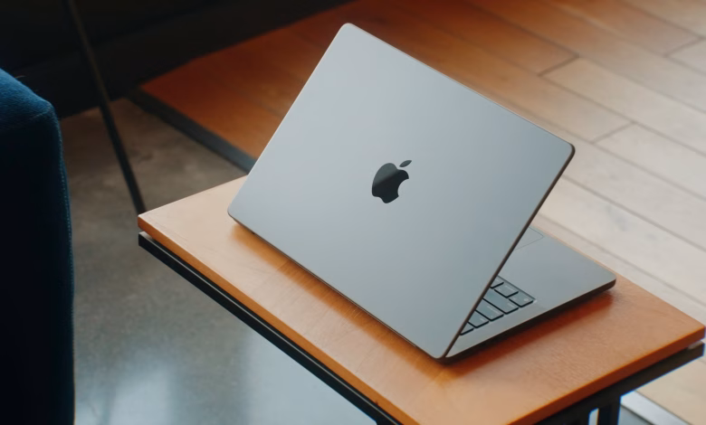Apple ने लॉन्च किया नया 14 इंच का MacBook Pro M5 चिप के साथ, AI परफॉर्मेंस में 3.5 गुना सुधार 1 Apple ने लॉन्च किया नया 14 इंच का MacBook Pro M5 चिप के साथ, AI परफॉर्मेंस में 3.5 गुना सुधार