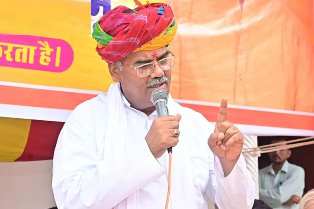 राजस्थान की सियासत गर्माई: मदन दिलावर का कांग्रेस पर तीखा हमला, बोले – "राम मंदिर की जगह शौचालय बनाना चाहती थी कांग्रेस" 12 राजस्थान की सियासत गर्माई: मदन दिलावर का कांग्रेस पर तीखा हमला, बोले – "राम मंदिर की जगह शौचालय बनाना चाहती थी कांग्रेस"