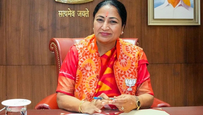 दिल्ली CM रेखा गुप्ता ने अधिकारियों को चेतावनी दी, अदालती और सतर्कता रिपोर्ट में देरी बर्दाश्त नहीं होगी