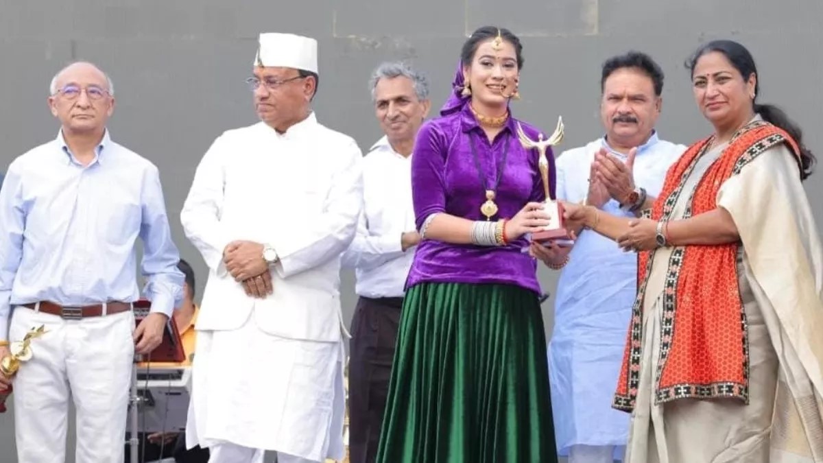 दिल्ली में सजी उत्तराखंड की लोकसंस्कृति: मुख्यमंत्री रेखा गुप्ता ने बताया अटूट संबंध 12 दिल्ली में सजी उत्तराखंड की लोकसंस्कृति: मुख्यमंत्री रेखा गुप्ता ने बताया अटूट संबंध