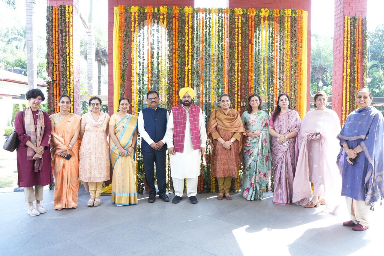 आईएएस ऑफिसर्स एसोसिएशन द्वारा ‘मिशन चढ़दी कला’ में पाँच लाख रुपये का योगदान देने की घोषणा की