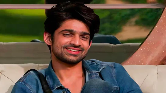 अभिषेक कुमार की लव लाइफ फिर चर्चा में, मिस्ट्री गर्ल संग वायरल वीडियो ने बढ़ाया सस्पेंस – फैंस बोले, “कौन है ये?”