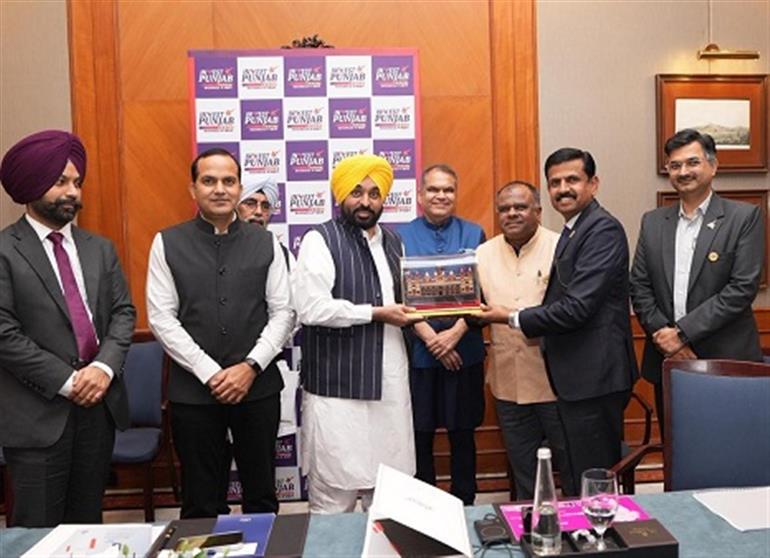 मुख्यमंत्री भगवंत सिंह मान ने बेंगलुरु में उद्योगपतियों से मुलाकात की, उन्हें पंजाब में निवेश का न्योता दिया 12 मुख्यमंत्री भगवंत सिंह मान ने बेंगलुरु में उद्योगपतियों से मुलाकात की, उन्हें पंजाब में निवेश का न्योता दिया