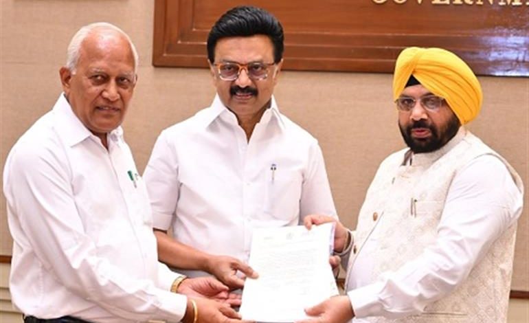 पंजाब मंत्री हरभजन ईटीओ और गोयल ने तमिलनाडु के सीएम स्टालिन से मुलाकात की 1 पंजाब मंत्री हरभजन ईटीओ और गोयल ने तमिलनाडु के सीएम स्टालिन से मुलाकात की