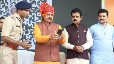 मुख्यमंत्री डॉ. मोहन यादव ने मोबाइल से क्यूआर कोड स्कैन कर लांच किया इंदौर पुलिस का चेटबॉट