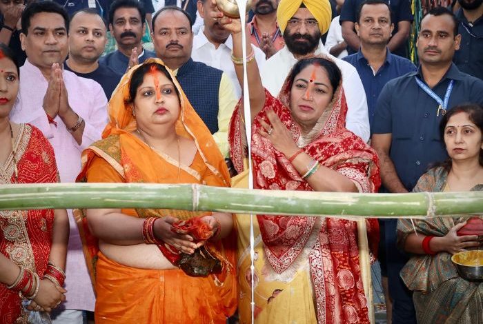 सीएम रेखा गुप्ता ने यमुना घाट पर छठ पूजा में लिया हिस्सा, छठी मैया से मांगा आशीर्वाद