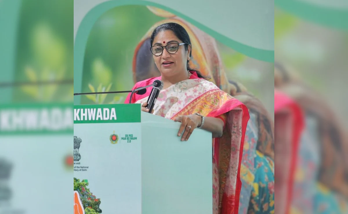 ग्रीन पटाखों को सुप्रीम कोर्ट की अनुमति पर सीएम रेखा गुप्ता की बड़ी अपील, कहा- पटाखे फोड़ें लेकिन पर्यावरण का भी ध्यान रखें 12 ग्रीन पटाखों को सुप्रीम कोर्ट की अनुमति पर सीएम रेखा गुप्ता की बड़ी अपील, कहा- पटाखे फोड़ें लेकिन पर्यावरण का भी ध्यान रखें