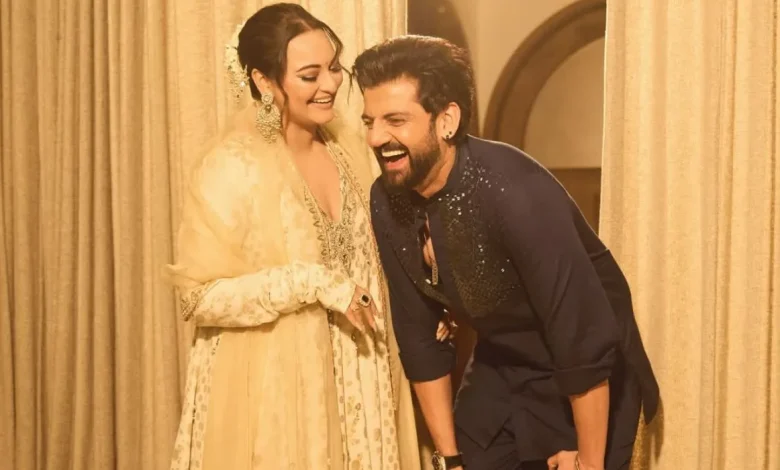सोनाक्षी सिन्हा ने प्रेग्नेंसी अफवाहों पर लगाई रोक, तस्वीरें शेयर कर किया साफ बयान 1 सोनाक्षी सिन्हा ने प्रेग्नेंसी अफवाहों पर लगाई रोक, तस्वीरें शेयर कर किया साफ बयान