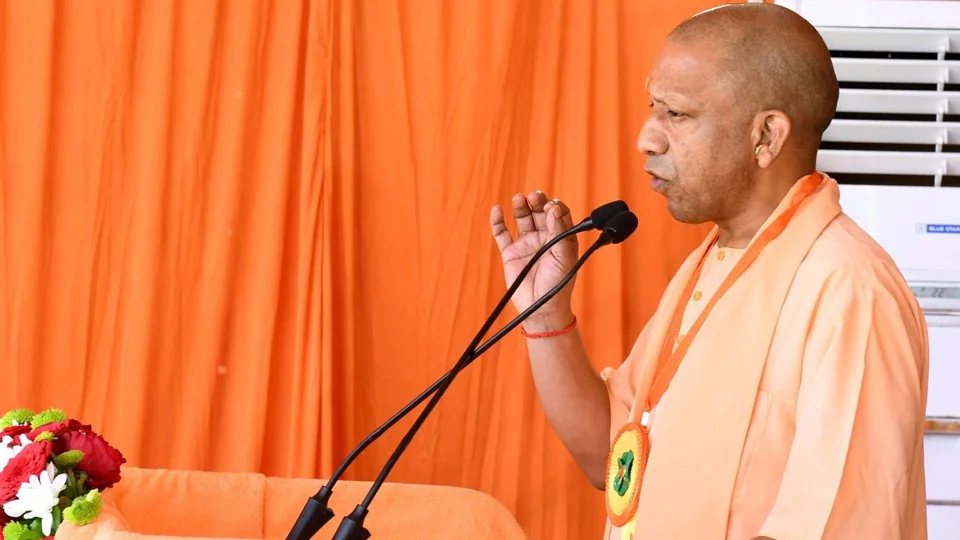 दिवाली से पहले योगी आदित्यनाथ ने 120 परिवारों को आशियाने का तोहफा दिया, 118 करोड़ की विकास परियोजनाओं का शिलान्यास