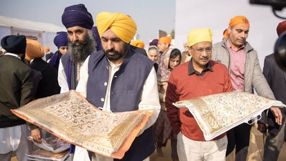 350वें शहीदी दिवस: मुख्यमंत्री भगवंत सिंह मान और अरविंद केजरीवाल ने की पंजाब की खुशहाली की अरदास, शामिल हुए अखंड पाठ साहिब के भोग में