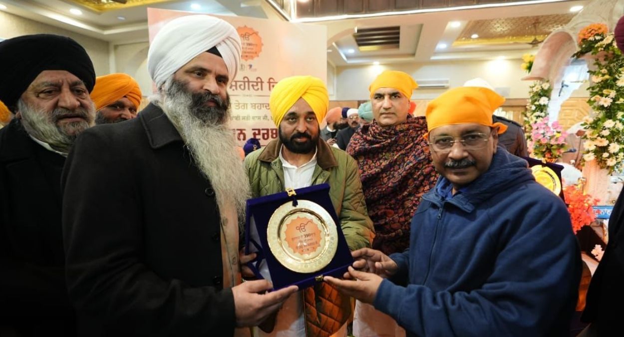अरविंद केजरीवाल और मुख्यमंत्री भगवंत सिंह मान ने श्रीनगर में गुरु तेग बहादुर जी की 350वीं शहादत पर दी श्रद्धांजलि
