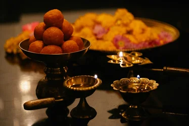 India Mysterious Temples: भारत के 5 रहस्यमयी मंदिर जहां प्रसाद ग्रहण करना या घर ले जाना मना है