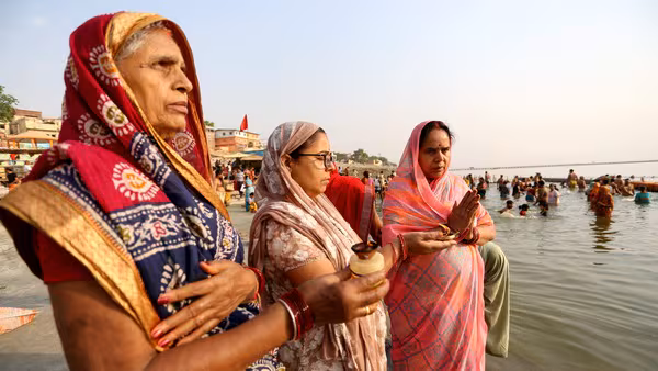 मार्गशीर्ष अमावस्या 2025: पितरों को प्रसन्न करने के विशेष उपाय, तर्पण और दान से मिलेगा आशीर्वाद