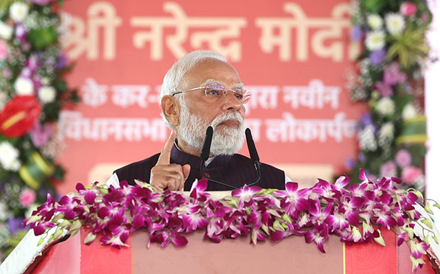 प्रधानमंत्री नरेंद्र मोदी ने आंध्र प्रदेश में श्री सत्य साईं बाबा मंदिर में अर्पित की पूजा, किसानों को सौगात देने जाएंगे तमिलनाडु