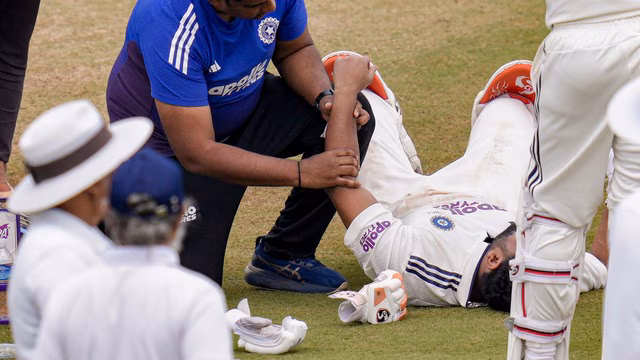 ऋषभ पंत को फिर लगी चोट, साउथ अफ्रीका सीरीज से पहले टीम इंडिया में बढ़ी चिंता