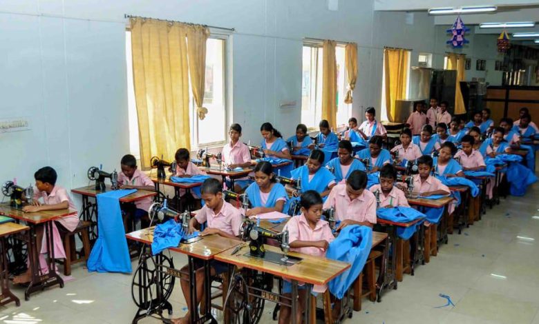 मान सरकार के नेतृत्व में शिक्षा में जुड़ा नया अधयाय : स्कूलों में डिग्री के साथ अब 'कमाई का हुनर', विद्यार्थी बनेंगे आत्मनिर्भरता की मिसाल।