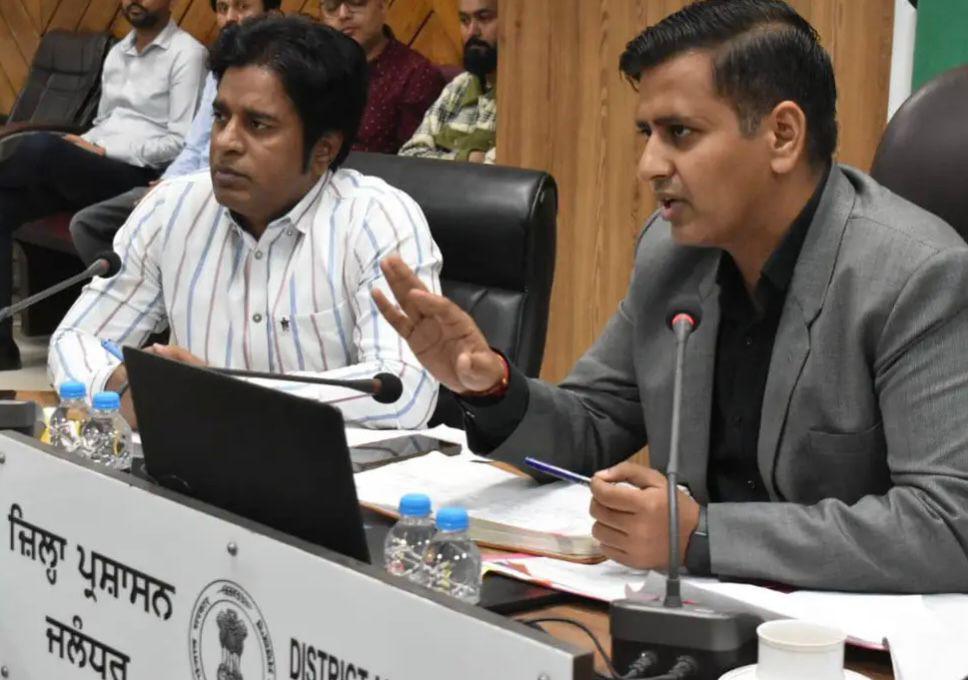 मान सरकार है हर जीव के साथ: पंजाब में आवारा पशुओं की दशकों पुरानी समस्या पर मान सरकार ने ऐतिहासिक अभियान किया शुरू 12 मान सरकार है हर जीव के साथ: पंजाब में आवारा पशुओं की दशकों पुरानी समस्या पर मान सरकार ने ऐतिहासिक अभियान किया शुरू