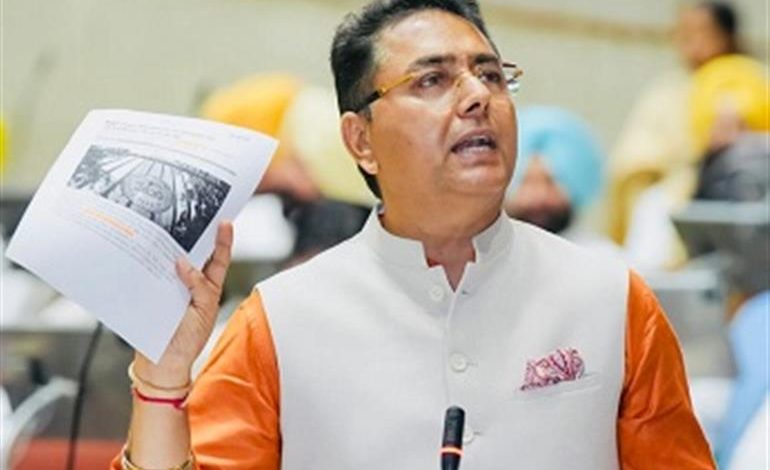 अमन अरोड़ा ने पीयू में छात्रों और पत्रकारों पर लाठीचार्ज की कड़ी निंदा की