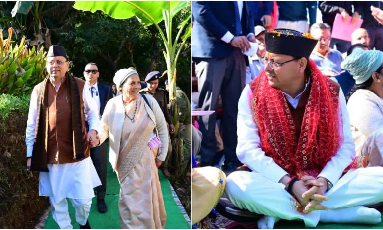 मुख्यमंत्री पुष्कर सिंह धामी ने मां के साथ पैतृक गांव टुंडी-बारमौं का किया दौरा, भावुक हुए