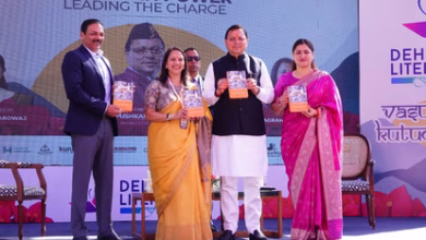 देहरादून लिटरेचर फेस्टिवल का दूसरा दिन: सीएम धामी ने किया ‘लीडिंग लेडीज’ पुस्तक का विमोचन | DDLF में रचनात्मकता और संवाद का संगम