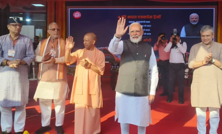 PM Modi का 53वां काशी दौरा: काशी के भव्य स्वागत से अभिभूत हुए प्रधानमंत्री, शनिवार को देंगे देश को चार नई वंदे भारत एक्सप्रेस ट्रेनों की सौगात