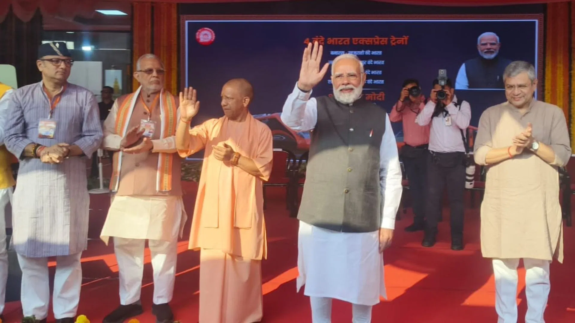 PM Modi का 53वां काशी दौरा: काशी के भव्य स्वागत से अभिभूत हुए प्रधानमंत्री, शनिवार को देंगे देश को चार नई वंदे भारत एक्सप्रेस ट्रेनों की सौगात 12 PM Modi का 53वां काशी दौरा: काशी के भव्य स्वागत से अभिभूत हुए प्रधानमंत्री, शनिवार को देंगे देश को चार नई वंदे भारत एक्सप्रेस ट्रेनों की सौगात