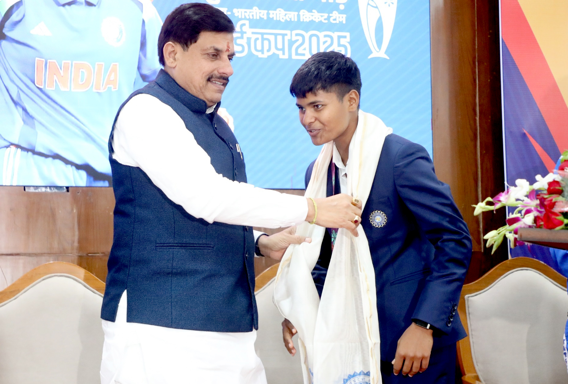 वर्ल्ड कप विजेता क्रिकेटर क्रांति गौड़ का सीएम मोहन यादव ने किया सम्मान, छतरपुर में बनेगा नया स्टेडियम