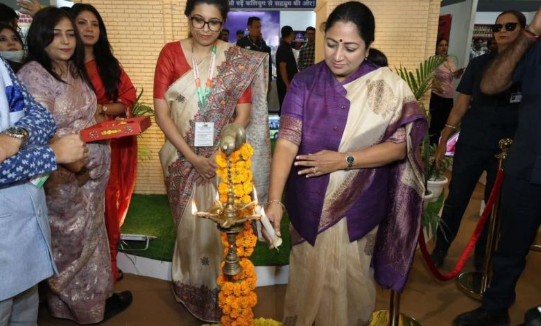 IITF 2025: भारत मंडपम में सीएम रेखा गुप्ता ने किया 44वें अंतरराष्ट्रीय व्यापार मेले का शुभारंभ, 27 नवंबर तक चलेगा आयोजन