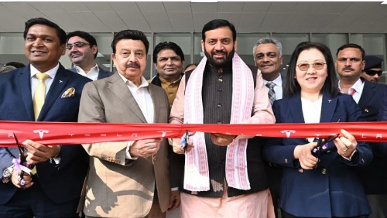 मुख्यमंत्री नायब सिंह सैनी ने गुरुग्राम में टेस्ला इंडिया मोटर्स के देश के पहले ऑल इन वन केंद्र का किया उद्घाटन