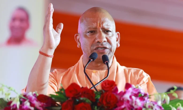 बिहार विधानसभा चुनाव 2025: परिहार में योगी की सभा में बुलडोजर के साथ समर्थकों का जोरदार संदेश, यूपी के सीएम बोले- माफियाओं की उल्टी गिनती शुरू