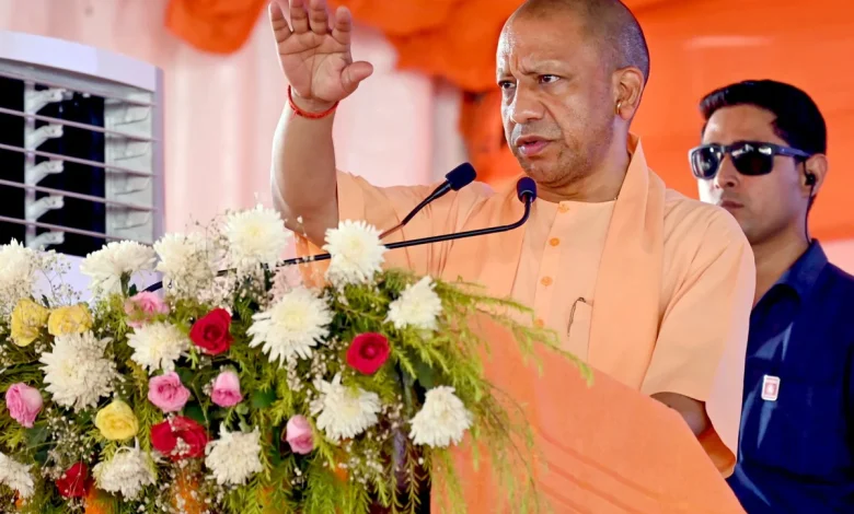 सीएम योगी आदित्यनाथ ने बाराबंकी में किया विकास परियोजनाओं का लोकार्पण, वंदे मातरम विरोधियों को किया चेतावनी