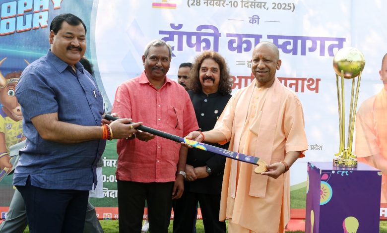 लखनऊ में विश्वकप ट्रॉफी का भव्य स्वागत, सीएम योगी बोले- ‘ये स्वर्णिम इतिहास का स्मरण कराने वाला क्षण’