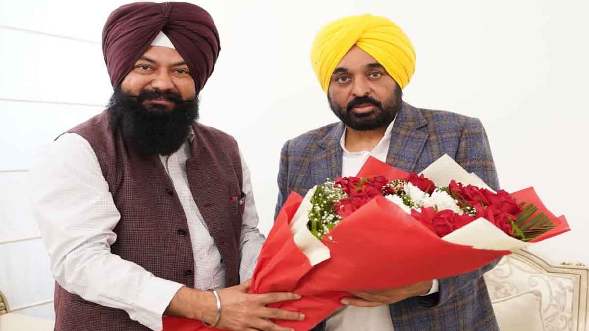 स.सी. आयोग के चेयरमैन जसवीर सिंह गढ़ी ने मुख्यमंत्री भगवंत सिंह मान से की मुलाकात 12 स.सी. आयोग के चेयरमैन जसवीर सिंह गढ़ी ने मुख्यमंत्री भगवंत सिंह मान से की मुलाकात