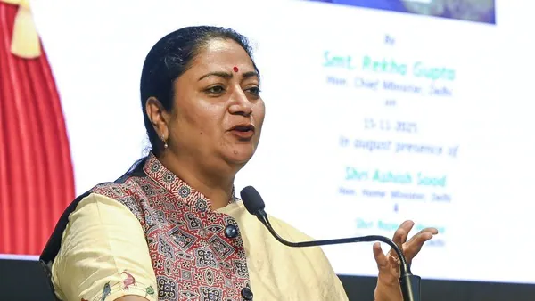 दिल्ली के पेट्रोल और CNG पंपों को रेखा गुप्ता सरकार का बड़ा आदेश, आज से लागू होंगे सख्त नियम 12 दिल्ली के पेट्रोल और CNG पंपों को रेखा गुप्ता सरकार का बड़ा आदेश, आज से लागू होंगे सख्त नियम