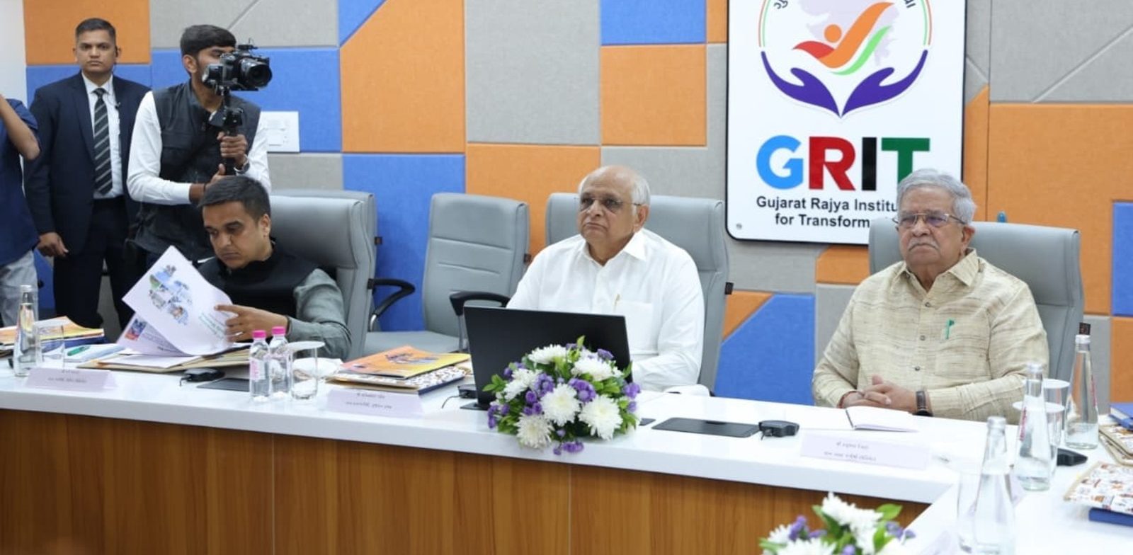 गुजरात कैबिनेट ने क्षेत्रीय आर्थिक विकास के लिए अहम फैसलों को दी मंजूरी