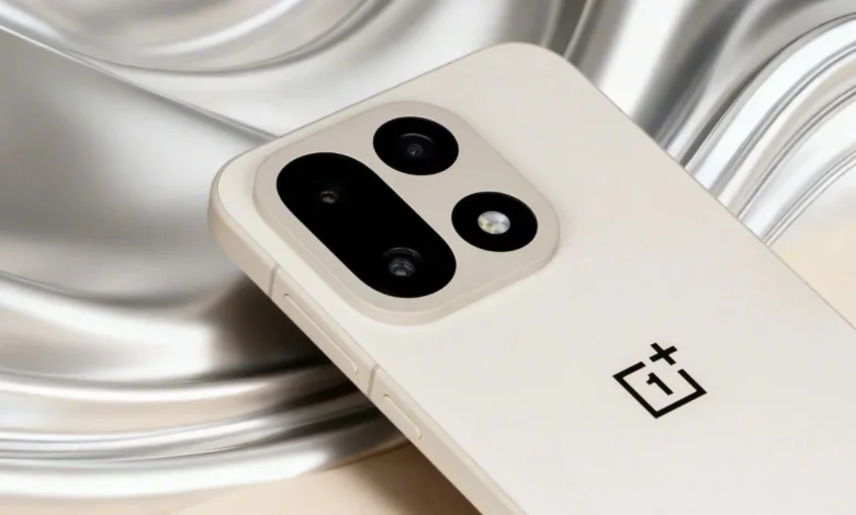 OnePlus 15 पर बंपर डिस्काउंट, 15R लॉन्च से पहले मिल रहा 4000 रुपये तक सस्ता