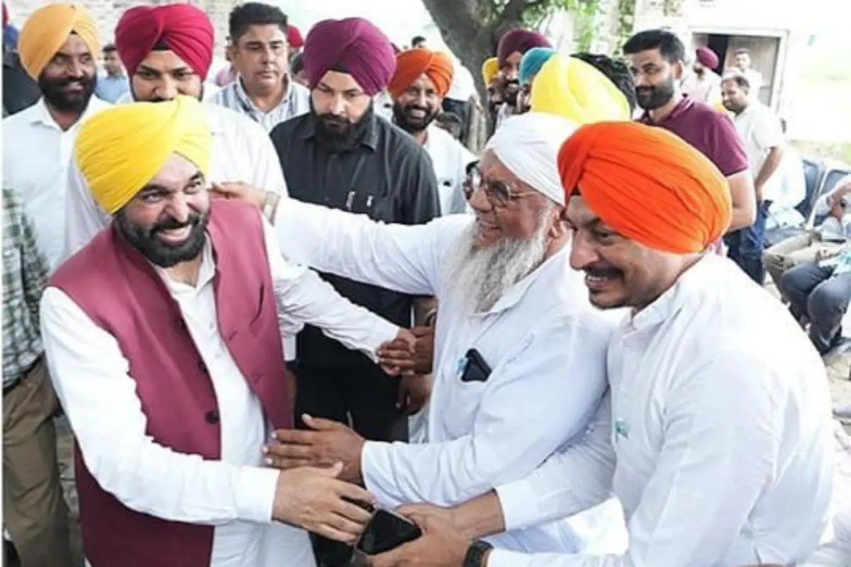 जमीनी स्तर पर दिख रहा ग्रामीण पंजाब में 'आप' सरकार की नीतियों का असर 12 जमीनी स्तर पर दिख रहा ग्रामीण पंजाब में 'आप' सरकार की नीतियों का असर