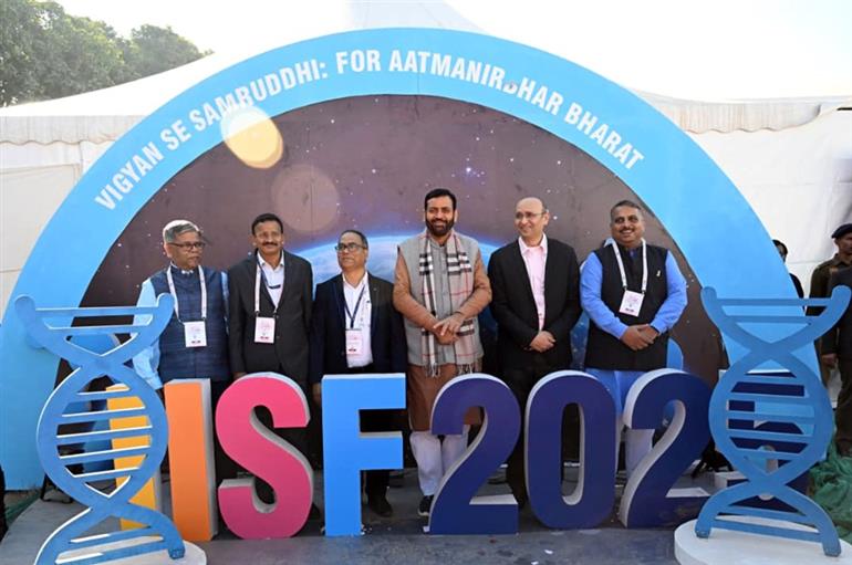 सीएम नायब सैनी: विज्ञान को प्रयोगशालाओं से बाहर निकालकर अंतिम व्यक्ति तक पहुंचाया जाना चाहिए