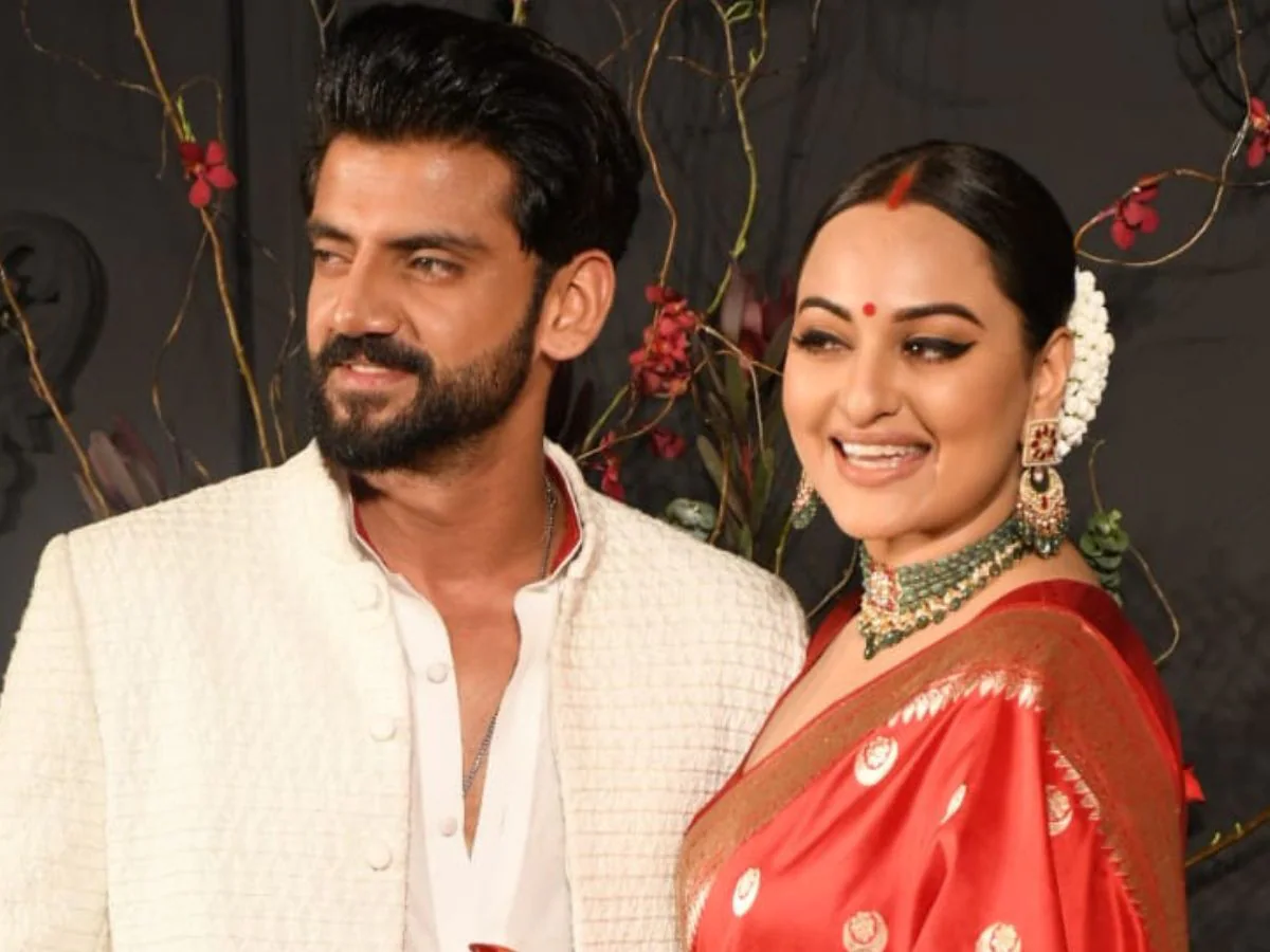 सोनाक्षी सिन्हा ने एक साथ मनाया पापा शत्रुघ्न और पति जहीर का बर्थडे, वायरल हुआ वीडियो 12 सोनाक्षी सिन्हा ने एक साथ मनाया पापा शत्रुघ्न और पति जहीर का बर्थडे, वायरल हुआ वीडियो