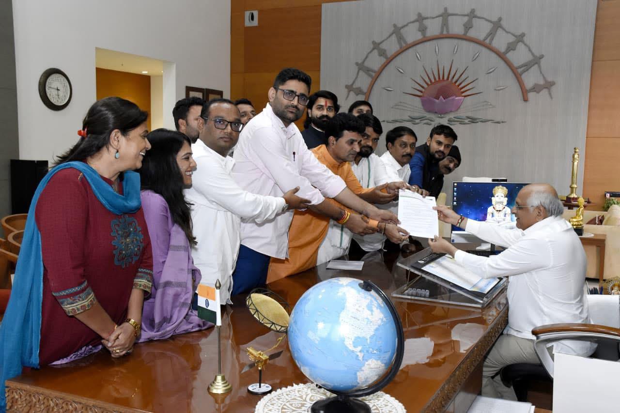 गुजरात के किसानों की 11 मांगों को लेकर AAP के प्रतिनिधिमंडल ने मुख्यमंत्री से मुलाकात की