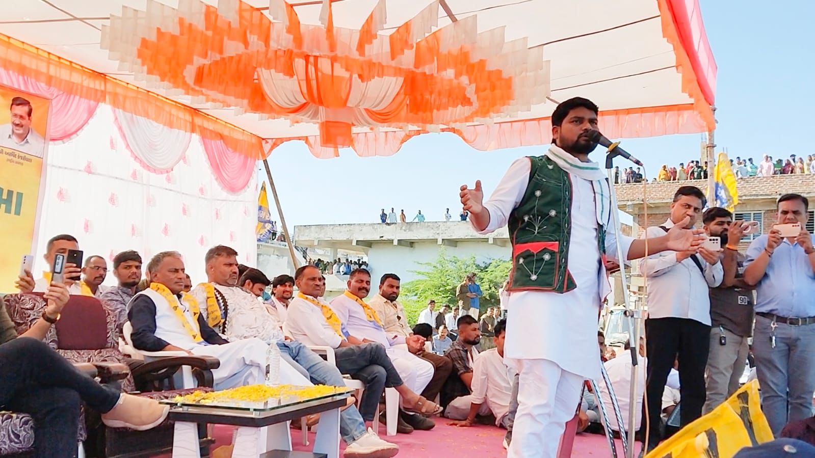 चैतर वसावा: भाजपा सरकार ने खनन माफियाओं के लिए रेड कार्पेट बिछाकर अरावली में खनन का न्योता दिया है