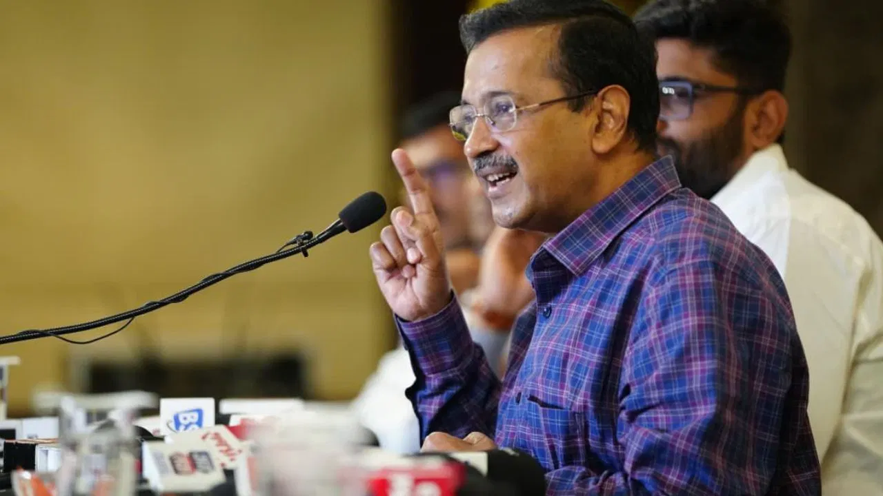 गुजरात में किसानों से मिलने नहीं दिया गया अरविंद केजरीवाल को, पूर्व CM ने BJP सरकार को तानाशाही बताया