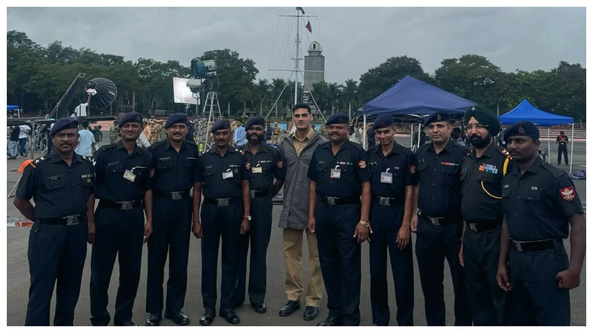 अहान शेट्टी ने पूरी की 'बॉर्डर 2' की शूटिंग, सोशल मीडिया पर हुए इमोशनल 12 अहान शेट्टी ने पूरी की 'बॉर्डर 2' की शूटिंग, सोशल मीडिया पर हुए इमोशनल