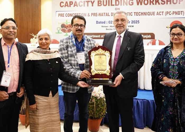 डॉ. बलबीर सिंह ने कन्या भ्रूण हत्या के खिलाफ एकजुट लड़ाई का आह्वान किया 12 डॉ. बलबीर सिंह ने कन्या भ्रूण हत्या के खिलाफ एकजुट लड़ाई का आह्वान किया